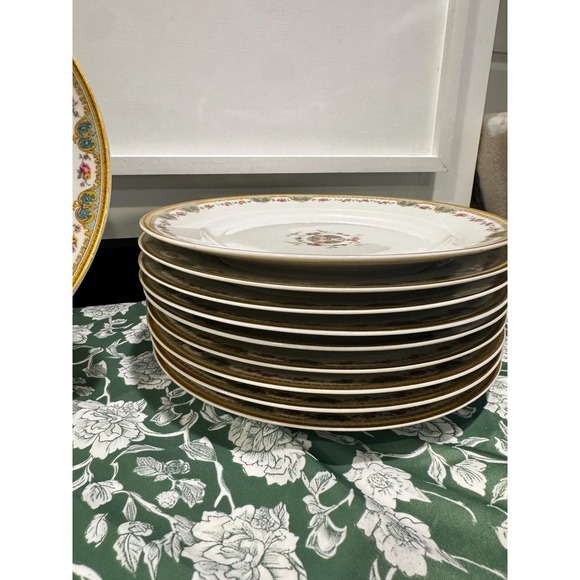 Antique Haviland Limoges Dinner Plates, Schleiger 847, Set of 8 - Picture 2 of 5